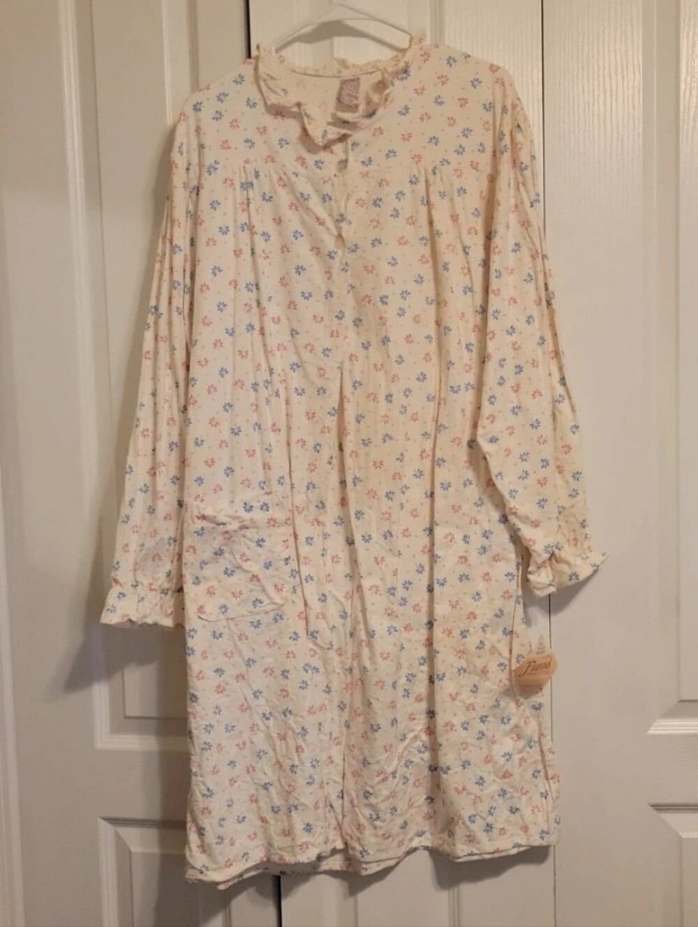 Cream Floral Kids' Long-Sleeve Nightgown - Soft Cotton 1x